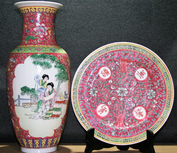 Jarrón y plato Qianlong Nian Zhi - Porcelana - China - Finales del siglo XX