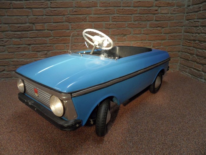 Moskvich 408 cabriolet - coche de pedales original - 1990-1999 - USSR