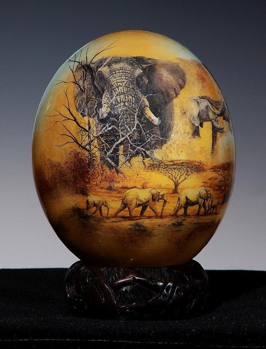 Ouă de struț decorate cu bază din lemn - ou de struț