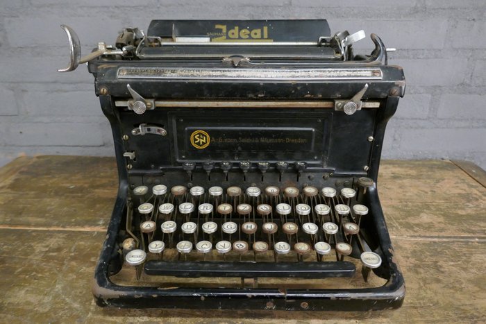 Naumann Ideal Model DZ33 - Máquina de escrever