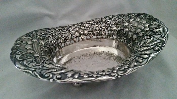 Escala de Prata Djokja - .800 prata - Ajour gezaagd met floraal decor - Indonésia - c. 1930