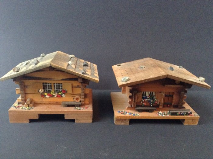 2 Vintage Wooden Swiss Chalet Music Boxes - 由Reuge和Cuendet  -  20世纪下半叶 - 木材，金属