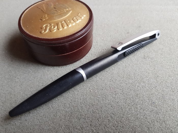 Pelikan - No. 1 - Ballpoint pen - Design by Luigi Colani