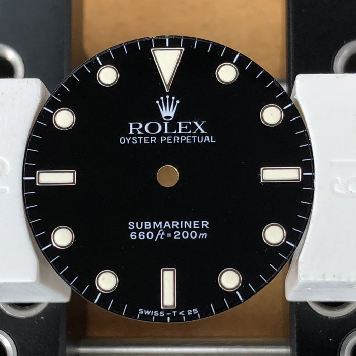 Rolex - Submariner No Date 5513 Black 