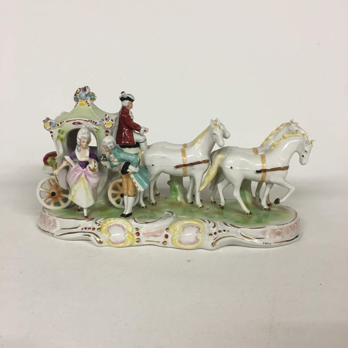 Graefenthal - porcelain horse-drawn carriage with elegant pair - Porcelain