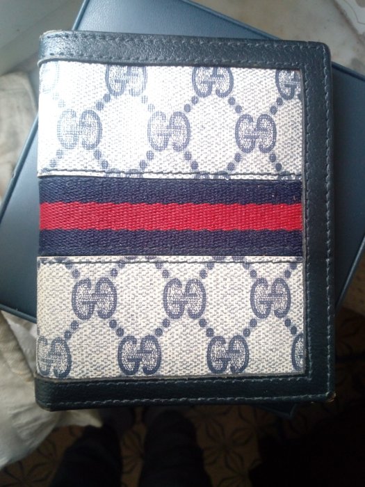 Gucci wallet, accessory collection 