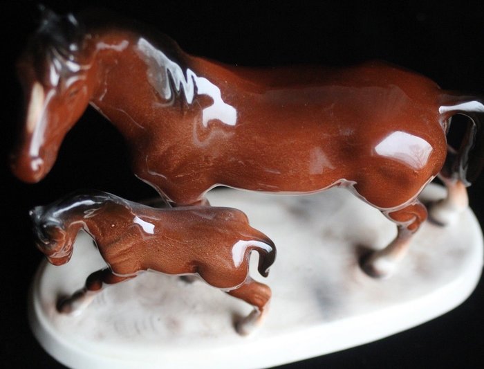 Katzhütte Hertwig & Co - Figurine(s), Horse group - Porcelain