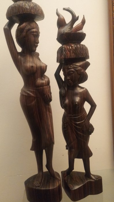 雕像 (2) - 科羅曼德木(Coromandel) - Twee houten beelden van Balinese vrouwen - 峇里島，印尼 - 20世紀中葉