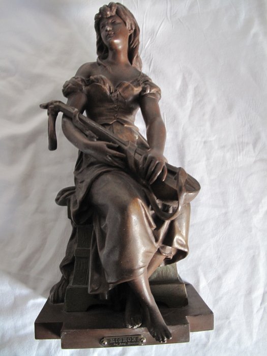 Hippolyte Moreau (1832-1927)  - 標題為 "可愛", 雕像 (1) - 鋅合金 - 20世紀初