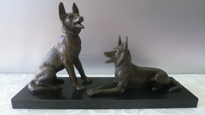 Eine Statue von 2 Deutschen Schäferhunden auf Marmorsockel - Zamak-Legierung - Erste Hälfte des 20. Jahrhunderts