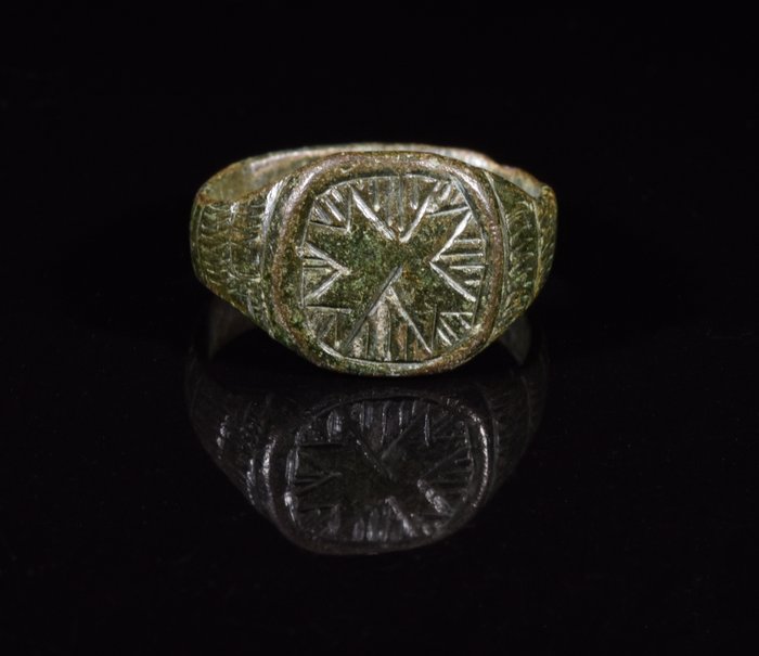 Ancient Roman Legionary Bronze Ring with X - auction online Catawiki