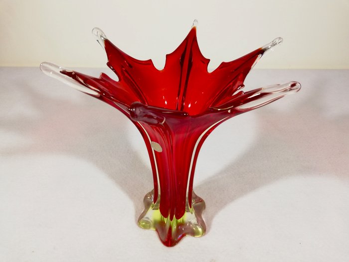 Beau vase en verre submergé des années 60 de Murano