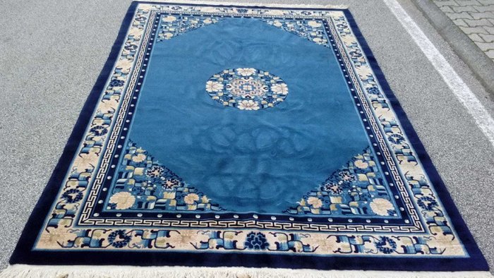 Chinese Peking rug, 275 x 183 cm