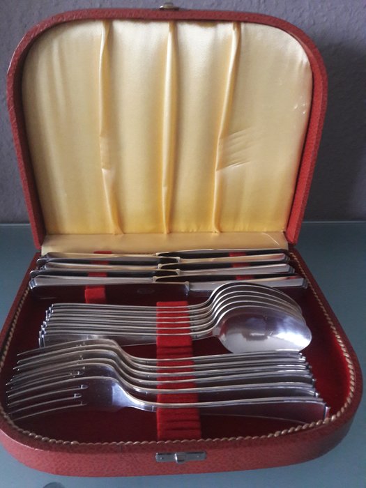 Walter Peter (WAPETO) - Solingen - formstrenges 18-teiliges Art Deco Besteck - silvered (100)
