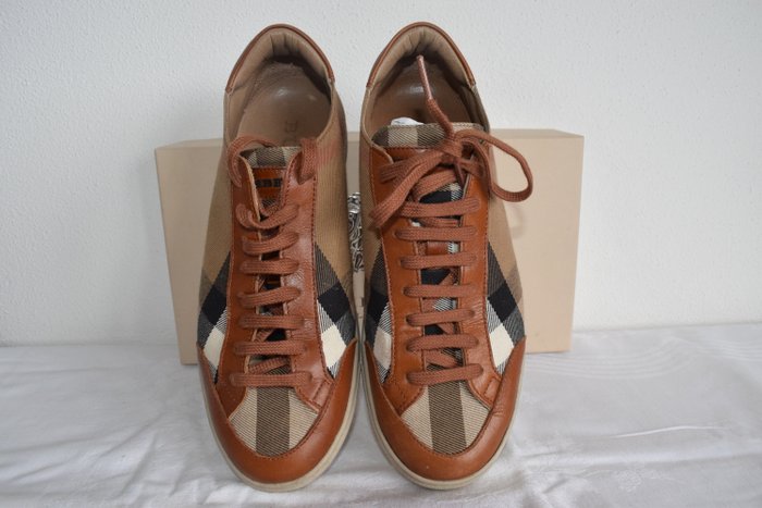 burberry lace up sneakers