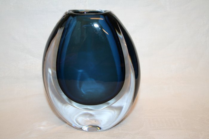 Vicke Lindstrand - Kosta Boda - Glassobjekt - Glass