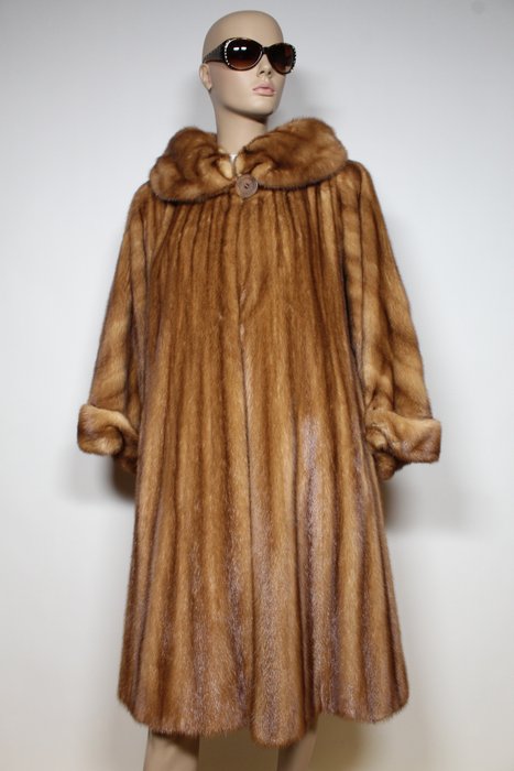 Fendi - Fur coat - Catawiki