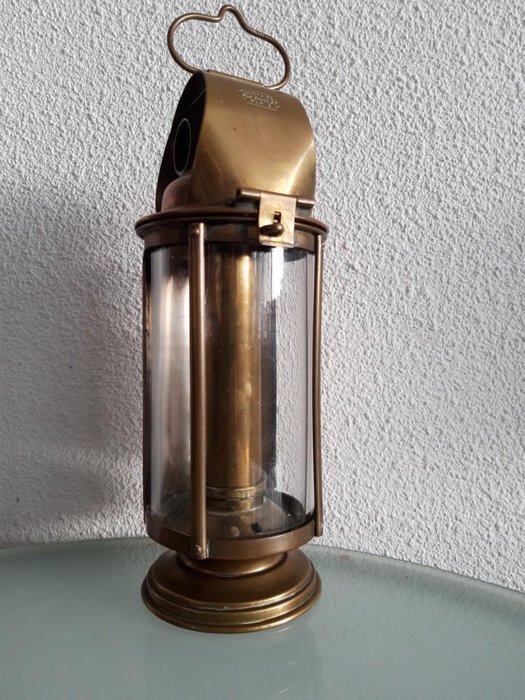 Luchaire-lampe à bougie antique. Paris 1900 - Laiton et verre ignifuge - Première moitié du 20e siècle