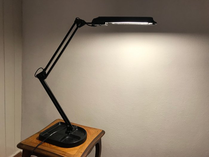 Lival Finland  - Industrielle Schreibtischlampe mit gusseisernem Sockel