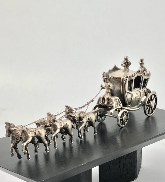 Large Dutch silver carriage with 6 horses. - Silver