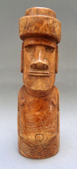Estátua ancestral (1) - Madeira - Moai  - Rapa Nui - Ilha de Páscoa 