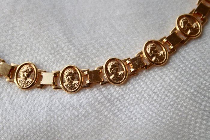 "GHR" marker's mark Vergoldet - Armband mit kleinen weiblichen Portraits graviert