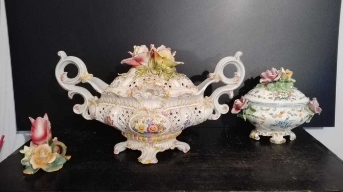 Bassano - Bassano centerpiece with two Bassano ceramics (3) - Ceramica