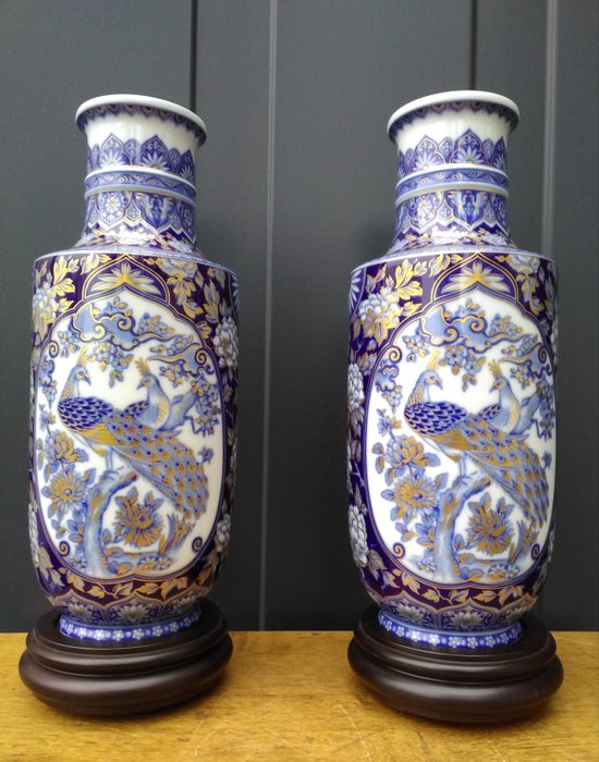 Nossek - AK Kaiser Porzellan - 一對鈷凱撒花瓶-孔雀和花卉圖案 - 瓷器