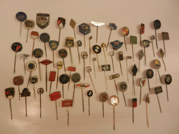 82 Very old car pins and 26 Car-related badges - Diverse merken - 1955-1970 (108 items) 