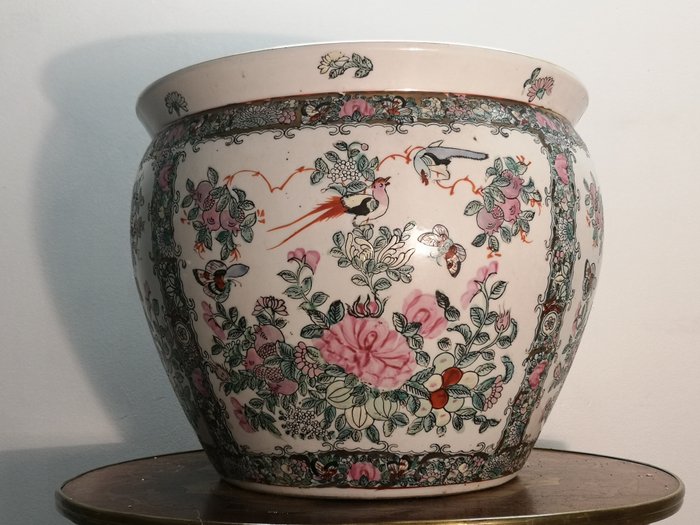Cache pot  - Chinese porcelain - Lotus blossoms, flowers, birds, fish - China - 2nd half of 20th century
