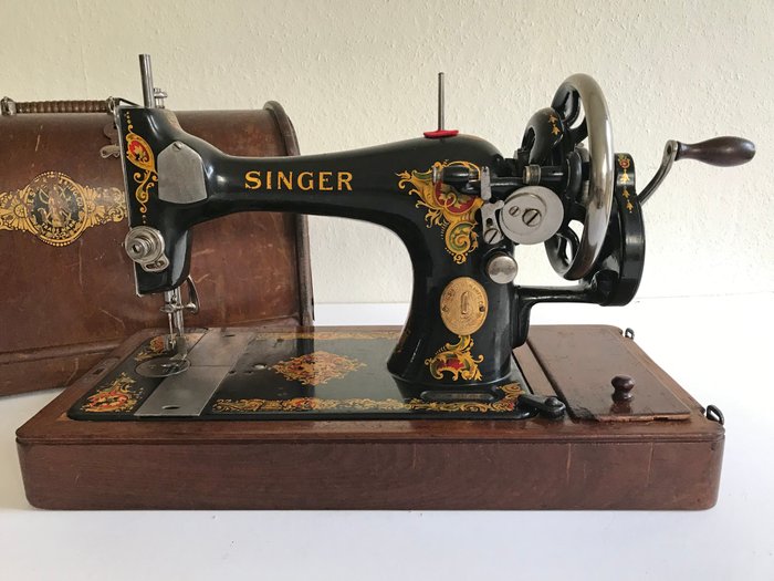 Singer 128K - una macchina da cucire a mano con valigia, 1928 - Ferro (ghisa/battuto)