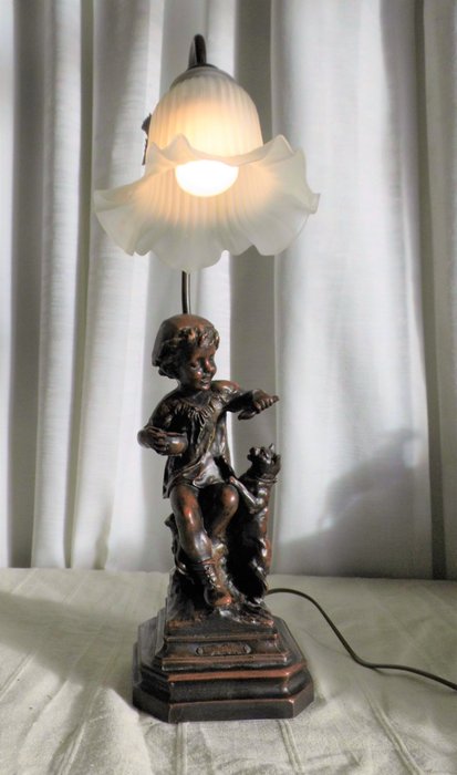 Léon Pilet - Brocante lampe med barn og kat billede - Polystone (sten) eller zink