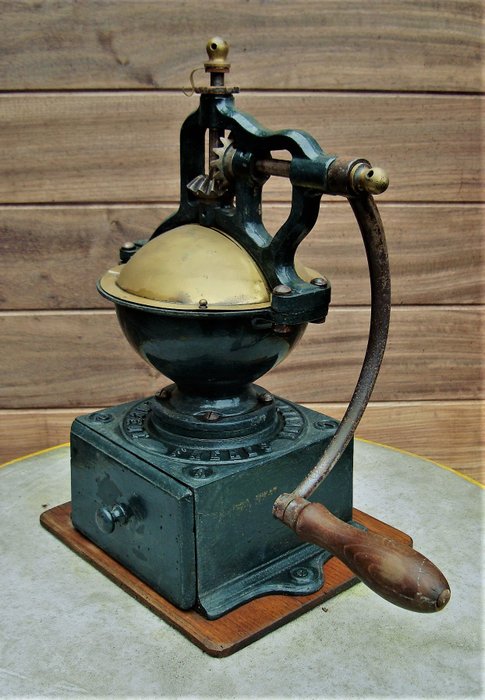 Brevetes S.G.D.G. PEUGEOT FRERES 2A - Industrial coffee grinder - Iron (cast/wrought)