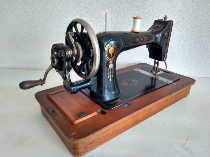 Mundlos 100 sewing machine - Iron (cast/wrought)