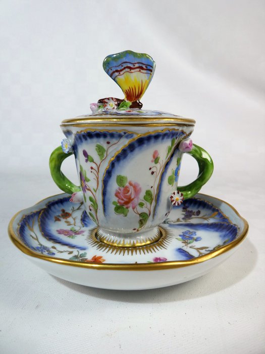 Paris - Dekoreret ornamental cup-trembleuse Sèvres stil - Porcelæn