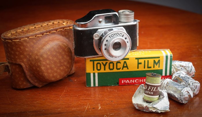 Rare Mini Appareil Toyoca avec étui en cuir et 4 films en boite