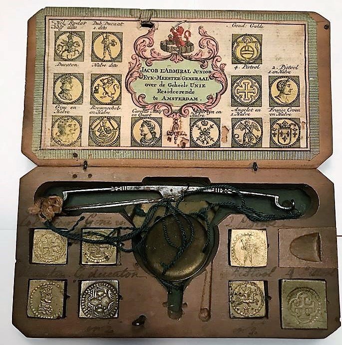 硬币重量盒-雅各布·小海军上将 - Pear, 黄铜 - 18世纪