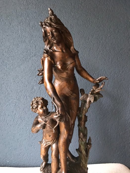 Emile Bruchon (act. ca. 1880-1910) - Um grande grupo de escultura "la Protection" - Zamac - final do século 19