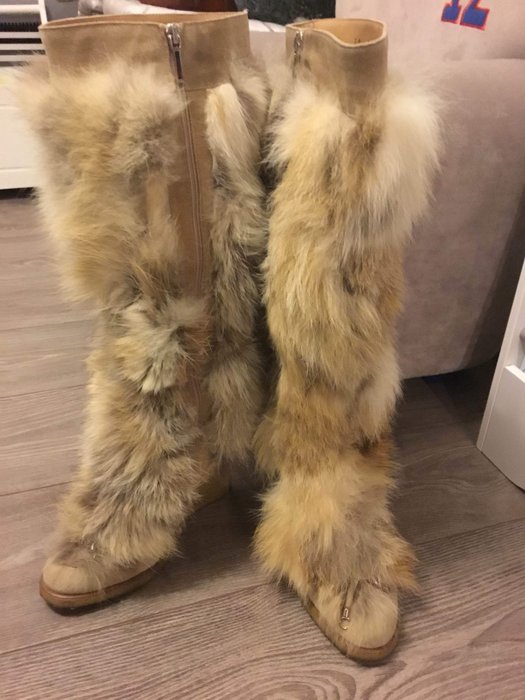 dior fur boots
