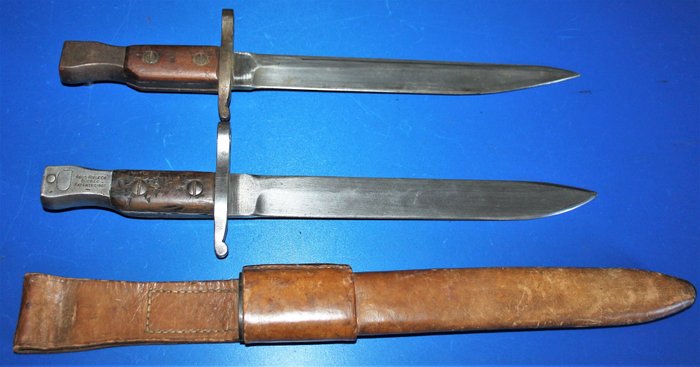 Canada - Ross Rifle Company - 2 Models 1905/1910 Mark I and II , and scabbard - bayonet  - Couteau, Poignard