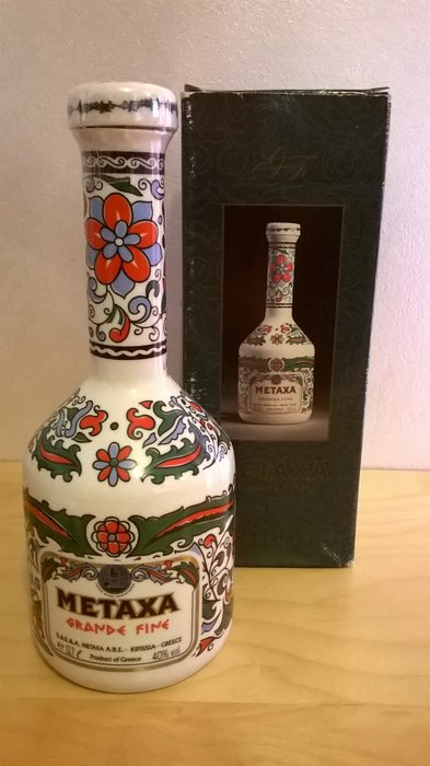Grande Fine Metaxa, 15 years old - In hand made ceramic bottle, with box - b. early 1990s - 0.7 升