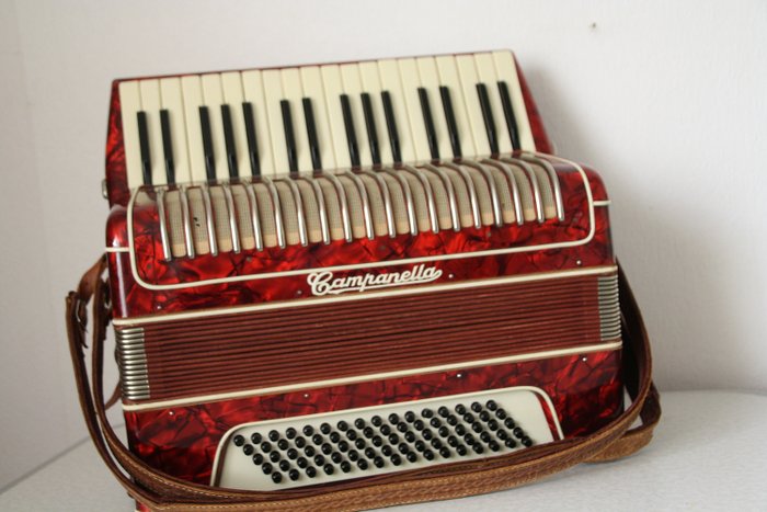 Campanella - Piano accordion, with suitcase - Italy