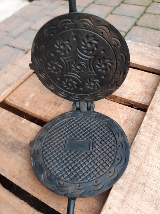 waffle maker howa D.R.G.M. hornchen waffeleisen ca1900 (1) - fontă - fier forjat