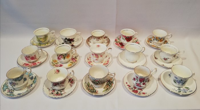 Royal Albert, Queen Anne, Royal Windsor enz. - English cups and saucers including Royal Albert (15) - Porcelain