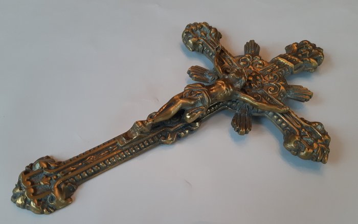 D.L. - Patented (Depose) richly decorated solid metal Crucifix (1) - Bronze