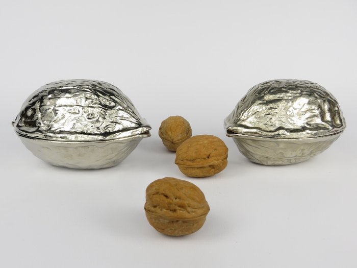 Nutcrackers in the shape of Walnut (2) - Alpaca silvered