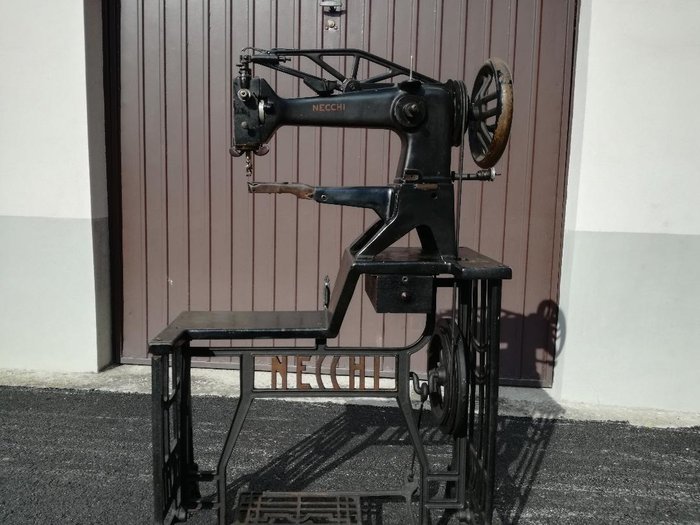 Necchi - Machine à coudre pour cordonnier / cordonnier, années 1920 - Fer (fonte/fer forgé)