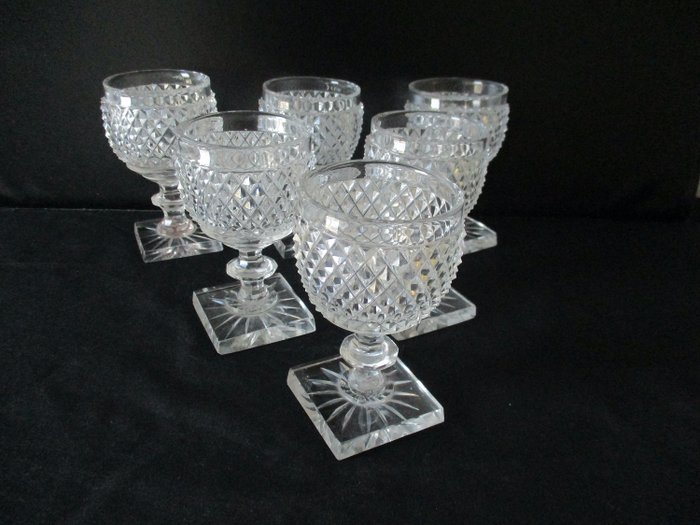 Six crystal Empire glasses with fine cut on square feet, Voneche, Ca. 1820/1830 - Crystal