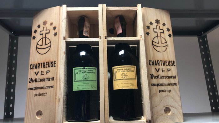Chartreuse - VEP - Jaune (vintage 1975) & Verte - Voiron - b. 1980-tallet - 1.0 Liter - 2 flasker