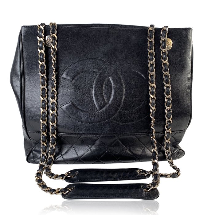 Chanel - Quilted Leather CC Logo Tote Shoppertaske